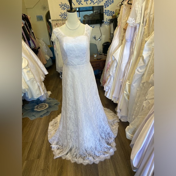 NWT Merry’s Wedding Dress - Picture 1 of 15